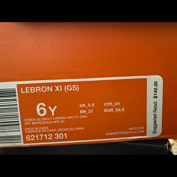 Nike Lebrons - Picture 7 of 8